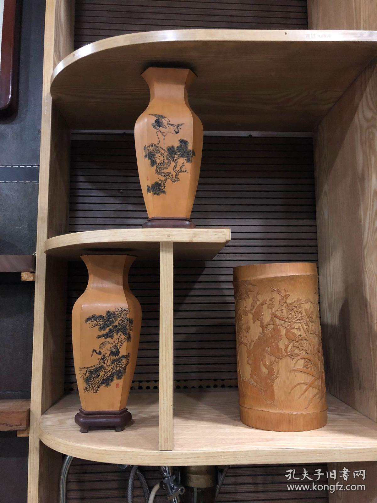 宝庆竹刻大师胡恒明竹簧阴刻花瓶一对