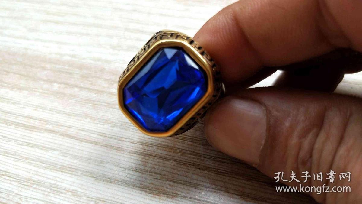 清朝的蓝宝石戒指(清代蓝宝石朝珠图片)