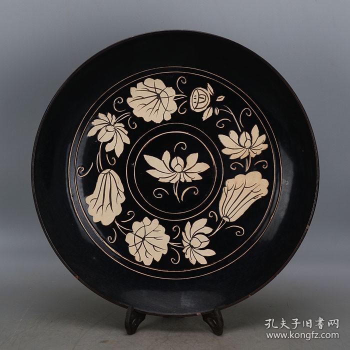 宋代吉州窑雕刻莲花纹大号瓷盘