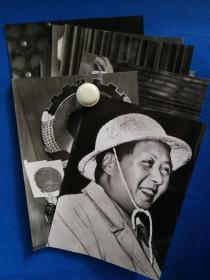 1959年毛主席视察安徽头戴安全帽像，七十年代洗印原版新闻照片，清晰度极高，品好