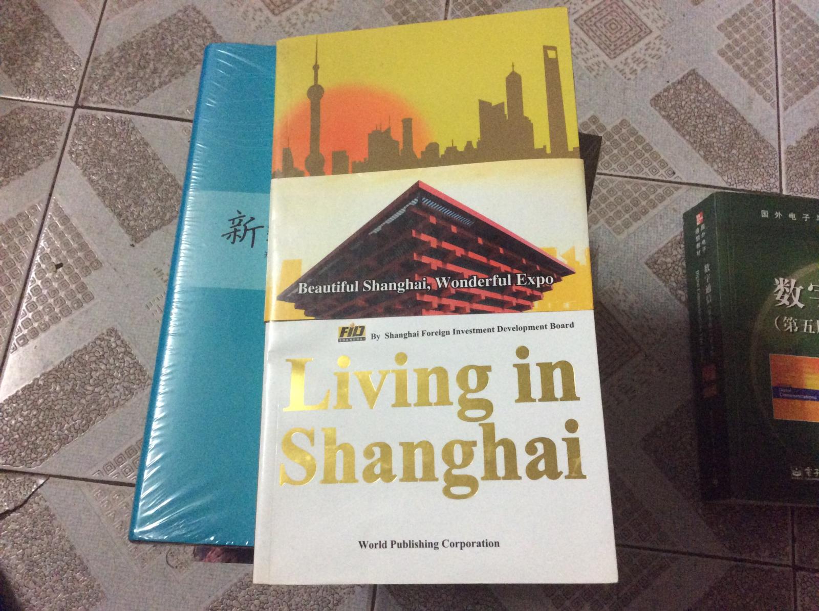 生活在上海 英文版