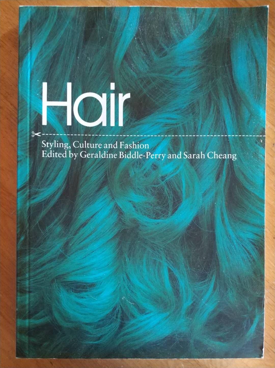 Hair: Styling, Culture and Fashion  头发：造型、文化与时尚