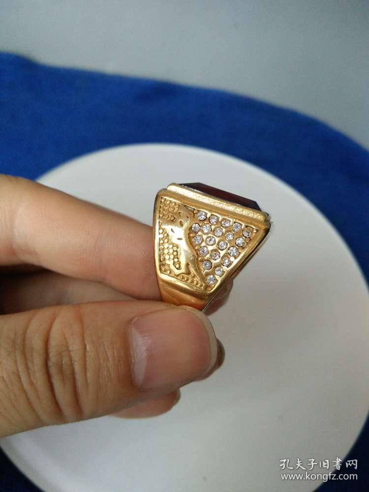 老凤祥18k天然红宝石白钻戒指