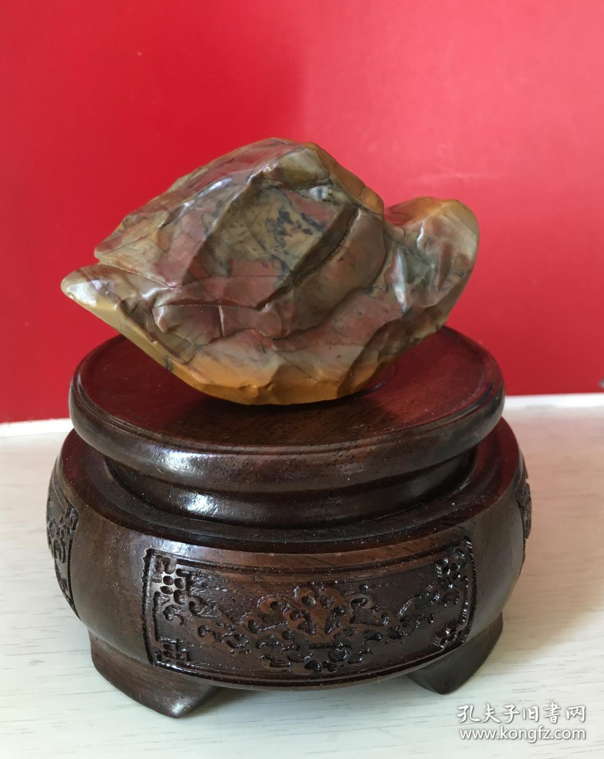 阿拉善奇石《小蜗牛》,几近玉化的彩色马牙石.