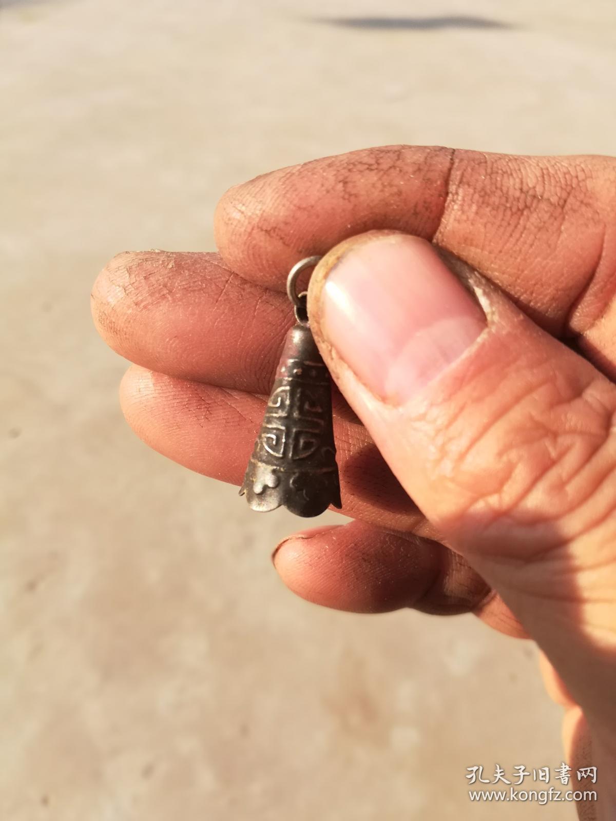 收藏杂件;银器小银铃"寿"字面3厘米*1厘米