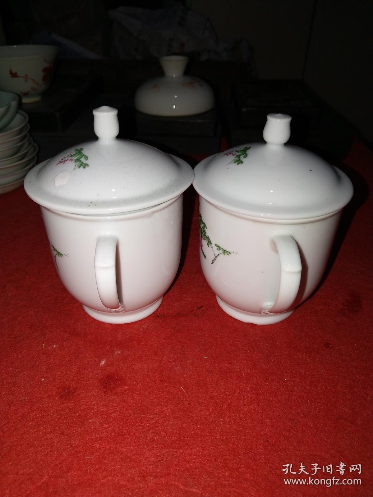 六七十年代景德镇中号瓷茶杯一对两只带盖