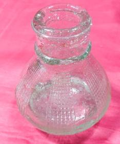 老玻璃方格纹底胆状酱油瓶民国期古董佐料盛器