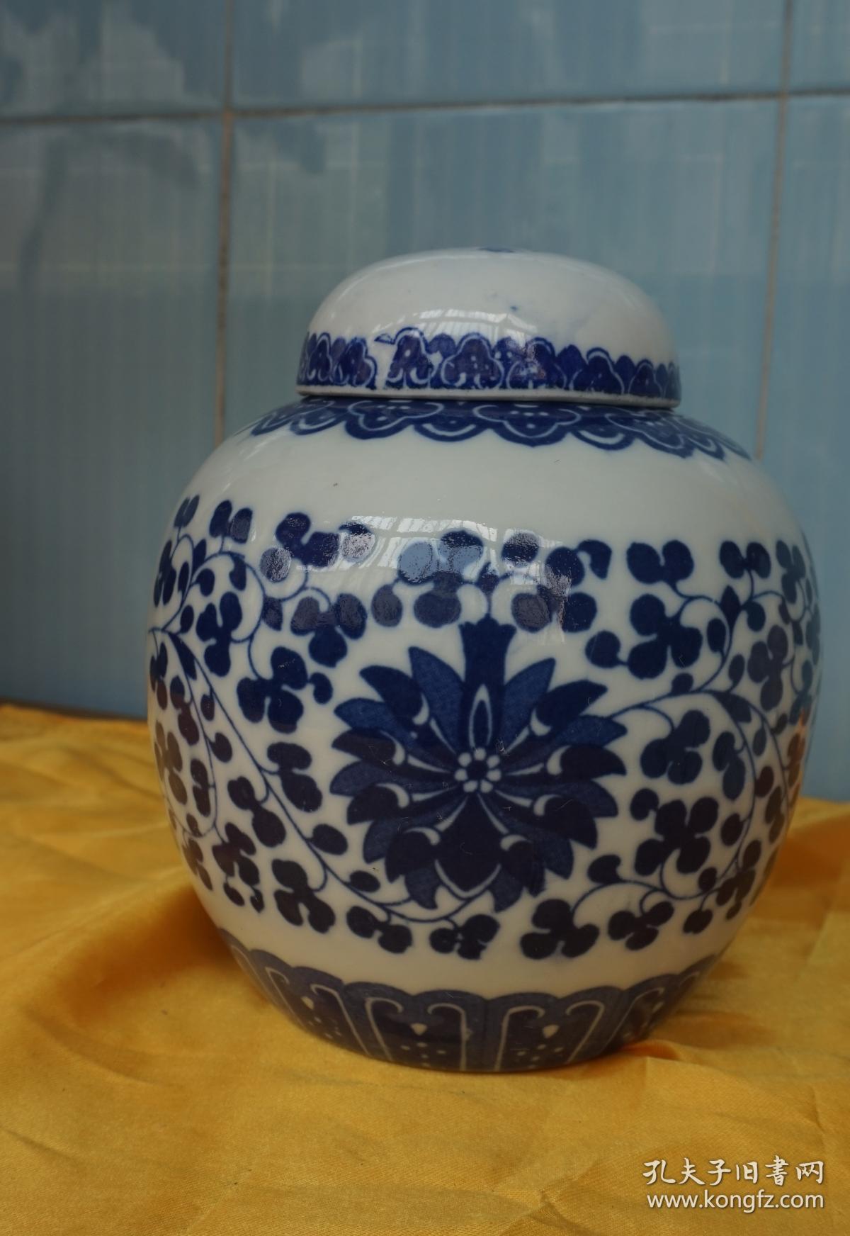 蓝花蓝枝青花瓷瓷坛高16厘米腹径13厘米