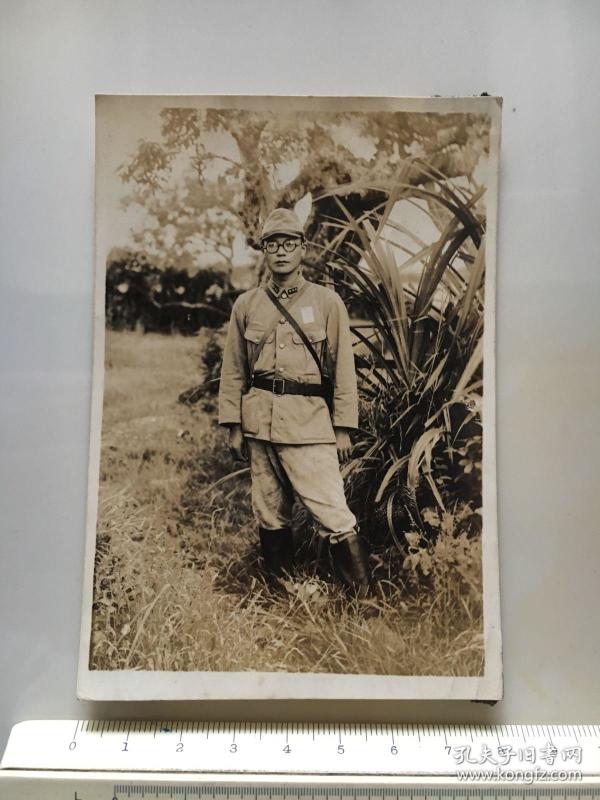 侵华日军照片:戴眼镜的的日本兵