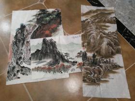 武汉同济医院老画家何月华国画山水画三张（尺寸大小不一），品好包快递。