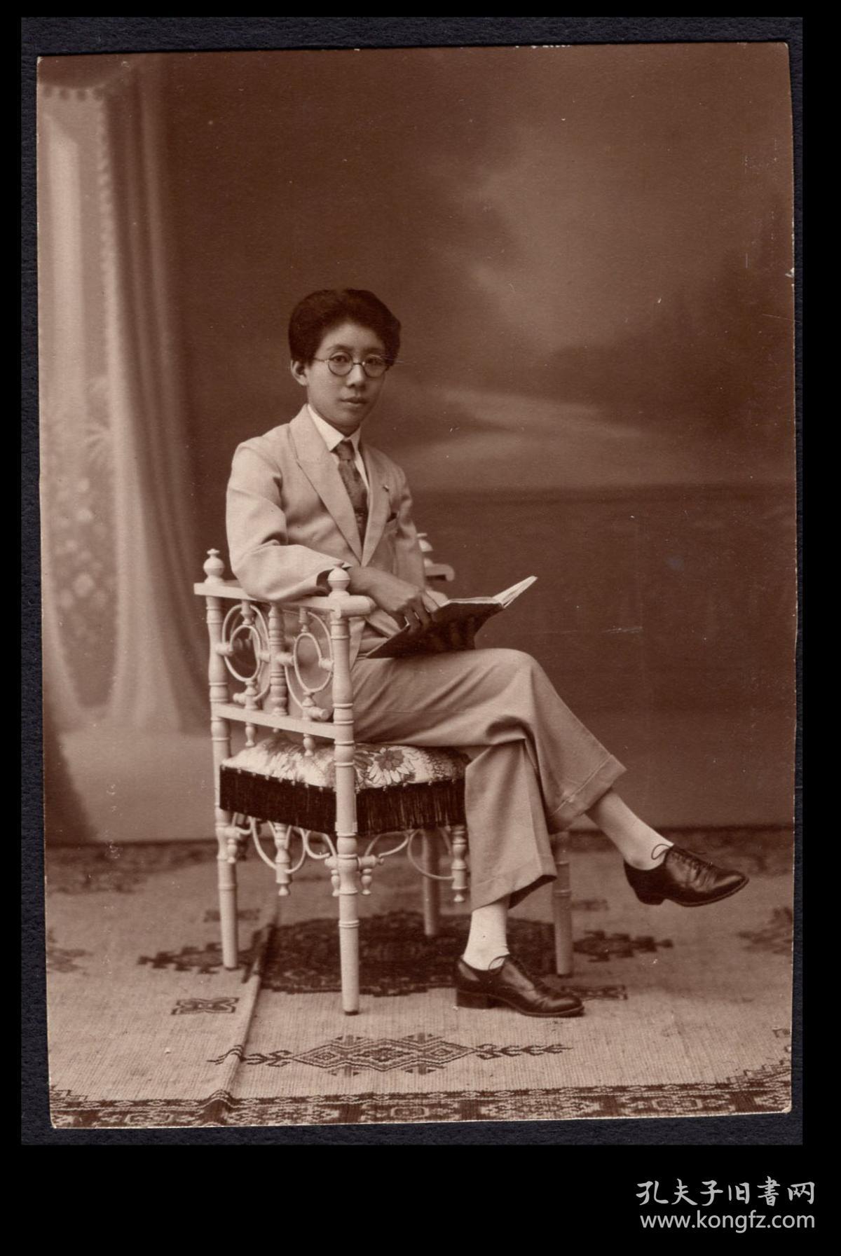 zh-08〕@/16民国老照片/西装革履年青男淑柔1931.01.