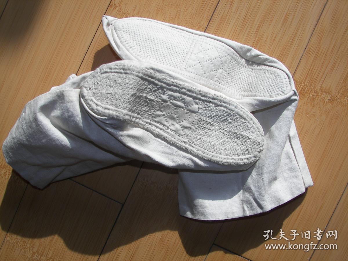 清代手工刺绣布袜(三)