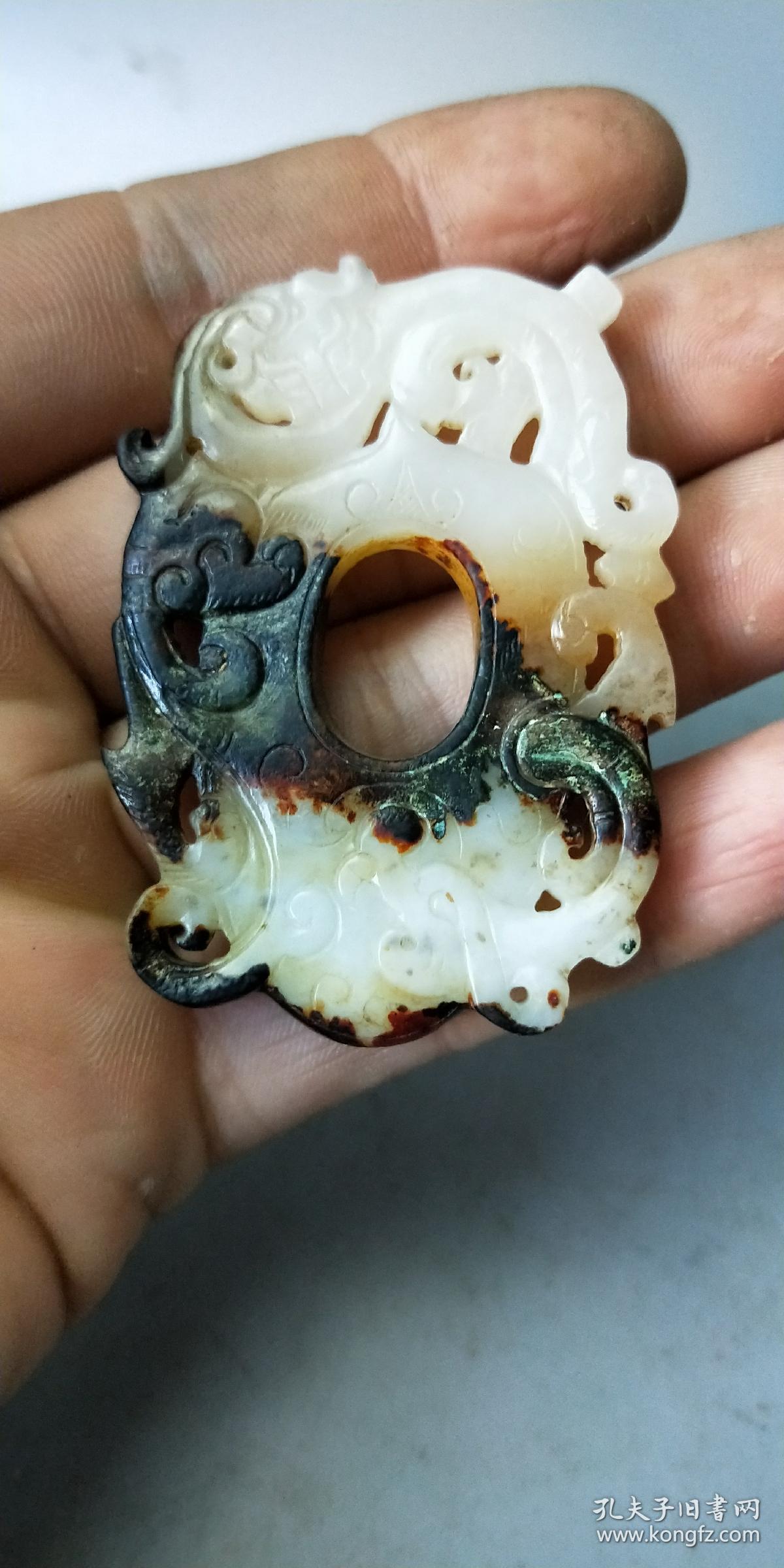 鸡心佩 战国老和田玉保真