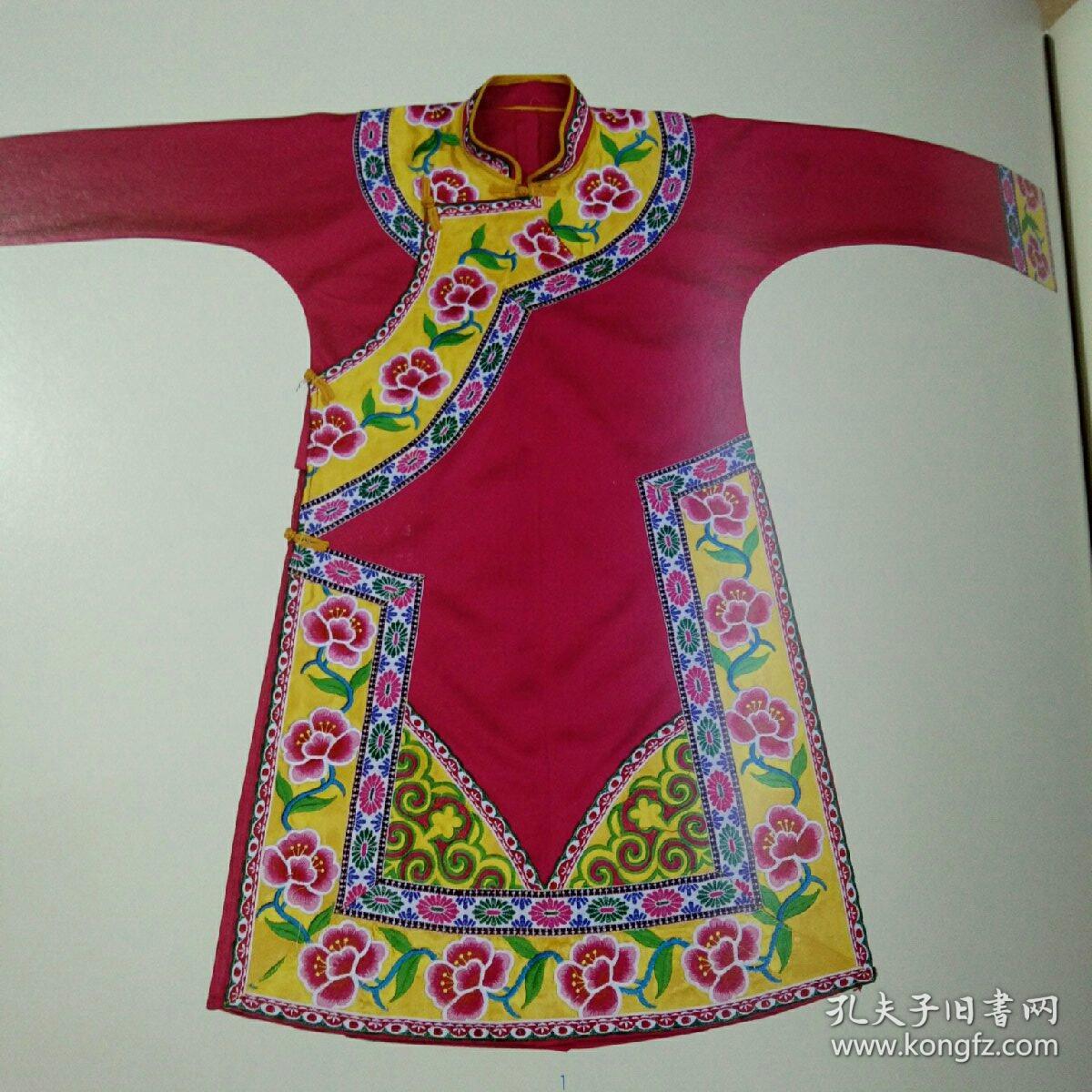 飘逸的云朵羌族服饰精装