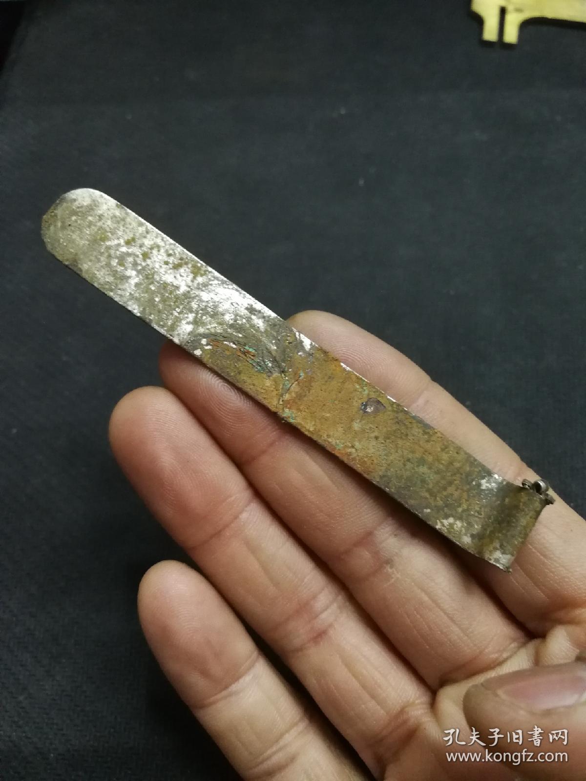 晩清民国扁方老银簪子,材质应该是老银的,自己看,自己判断.