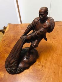 H-0305日本茶道具 回流美术 时期 老木雕 渔夫打鱼 /尺寸：39*13*25厘米