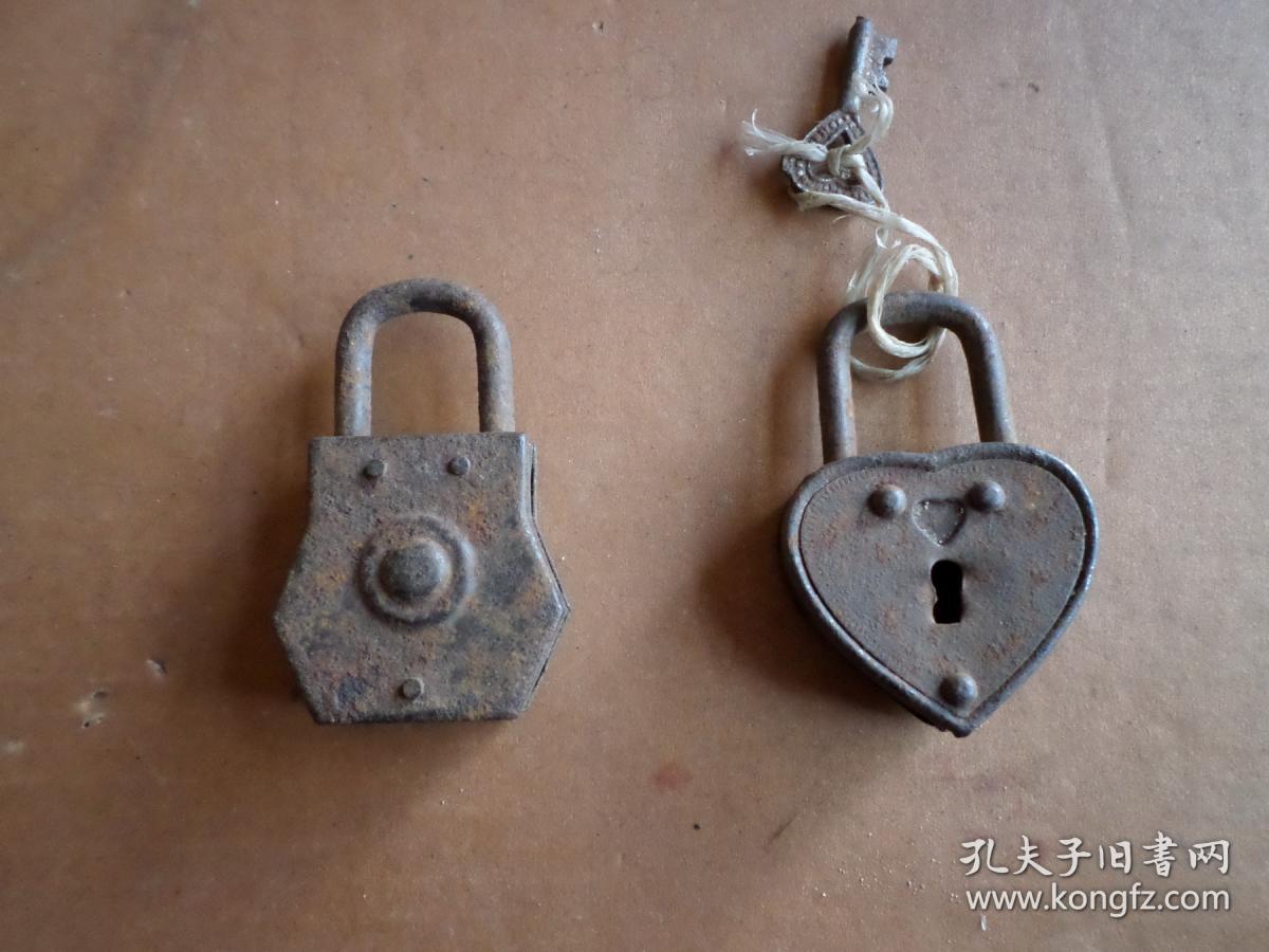老的铁皮锁 异型锁 全手工锁 约50年代 两个 一个带钥匙 包老包真