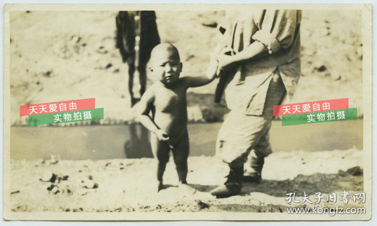 民国时期光屁股小男孩男童儿童老照片泛银