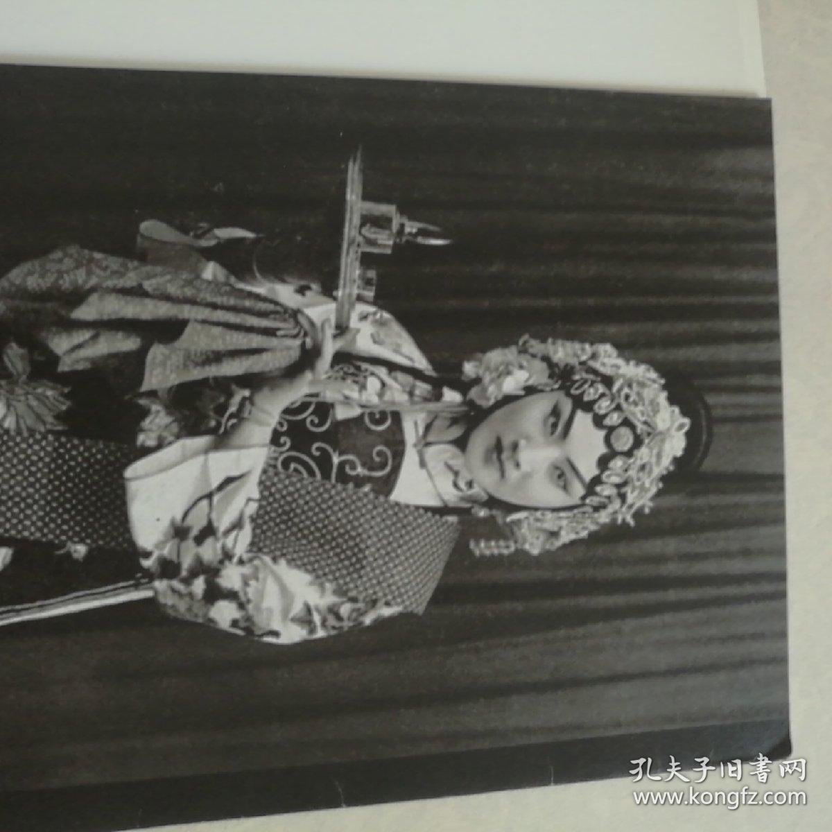 粉墨人生妆泪尽:母亲言慧珠与"好爸"俞振飞