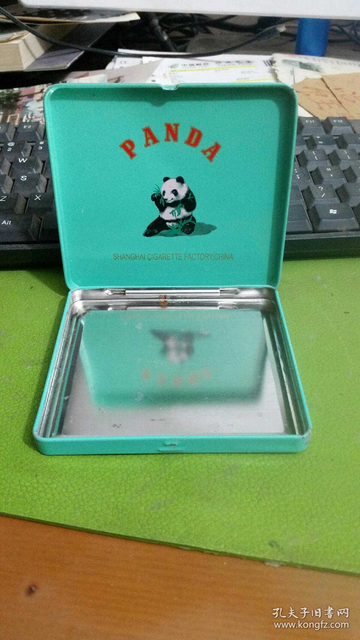 熊猫香烟铁盒