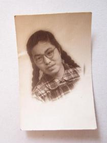 1956年3月女青年照片
