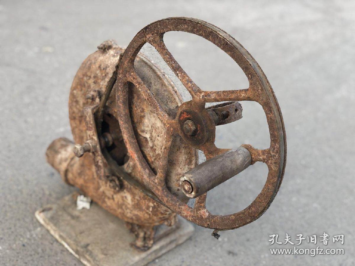 六十年代手摇风箱铁质全品高48cm
