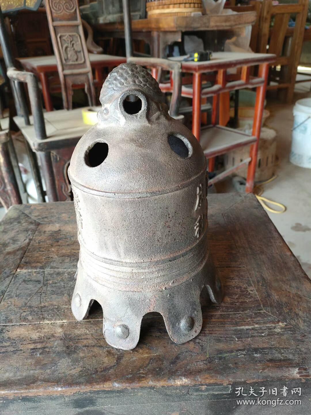 铸铁小撞钟.如图.10多斤左右有雕刻,美观漂亮