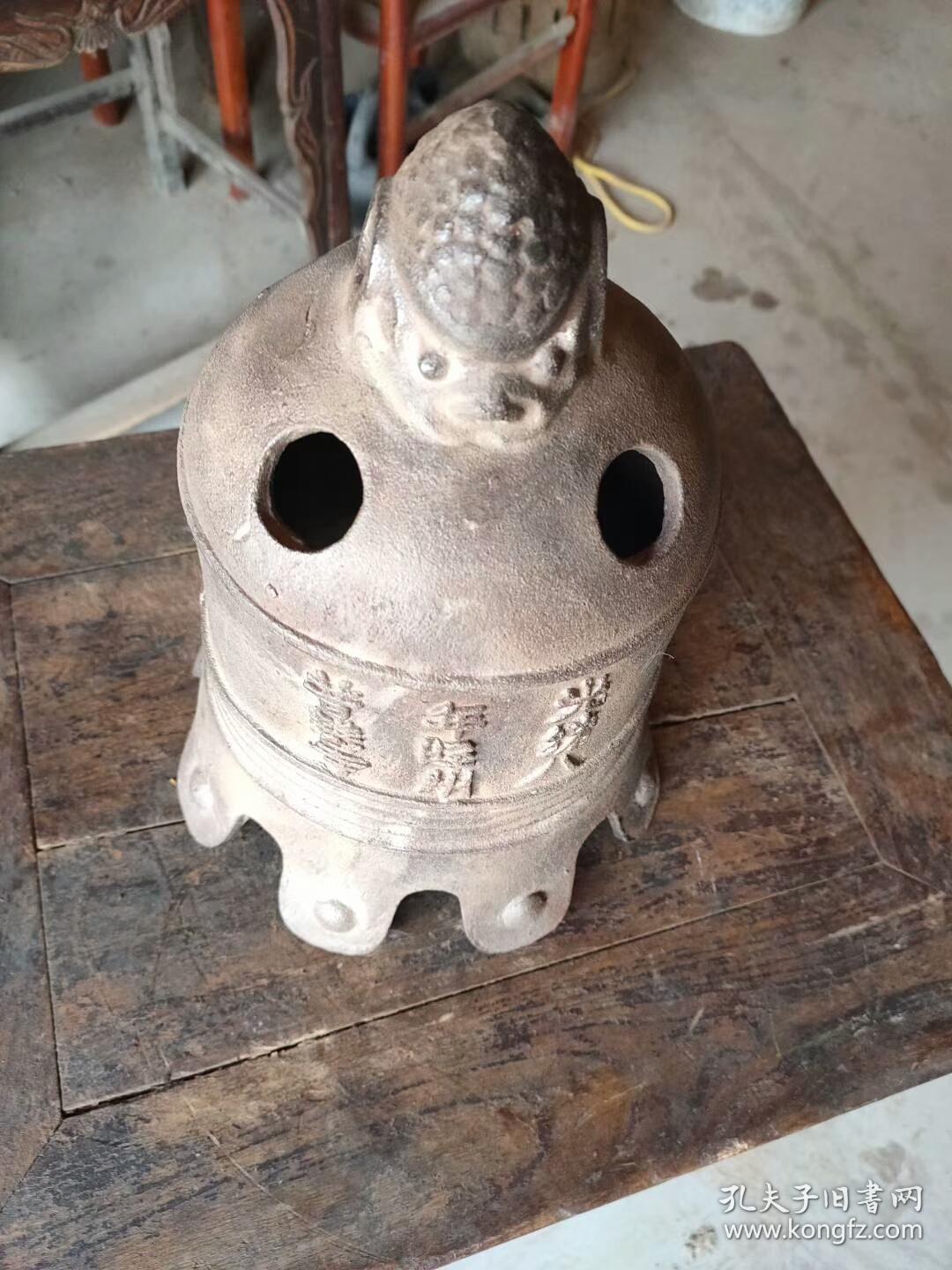 铸铁小撞钟.如图.10多斤左右有雕刻,美观漂亮