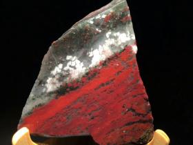 鸡血石极品，“一牙西瓜”鸡血石奇石，质地细腻，《一块西瓜》，重达500克极为稀有难得，血多，血鲜艳可遇不可求值得永久收藏