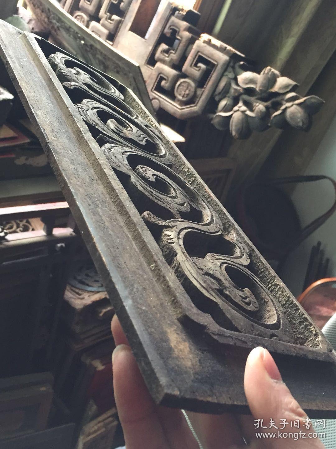 明代木雕如意卷草纹