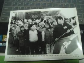 新苗茁壮：18、北京市儿童医院主办首届肥胖儿童冬令营（新华社新闻展览照片1991年）