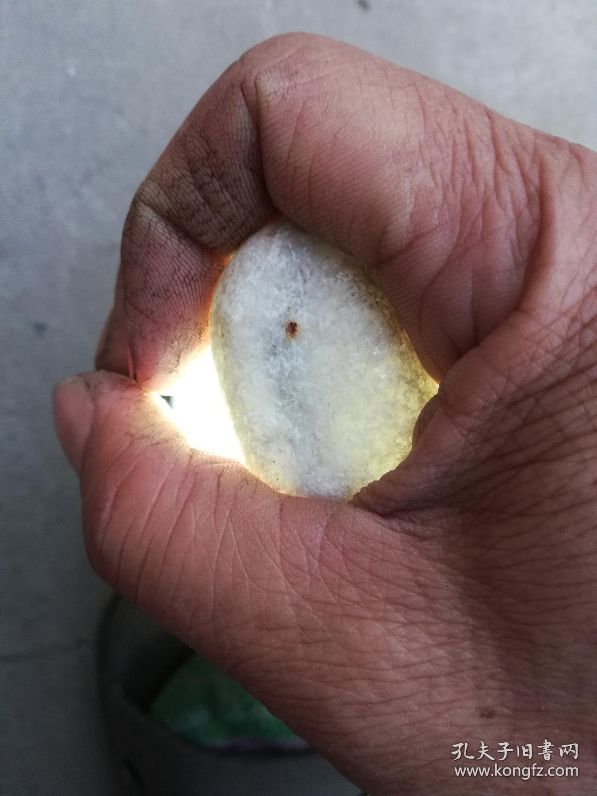 奇石钻石原石一块手电可打透4厘米3厘米2厘米重43克非常耀眼闪闪发光