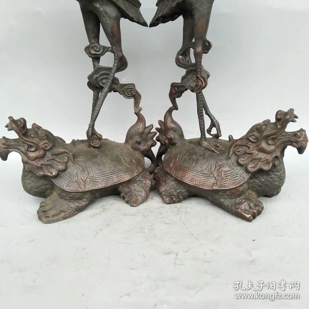 老铜胎龟鹤齐龄蜡台摆件一对