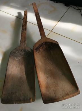 木锹 木锨(一大一小两个) 长73公分 木锨头长39公分 宽19公分 小的