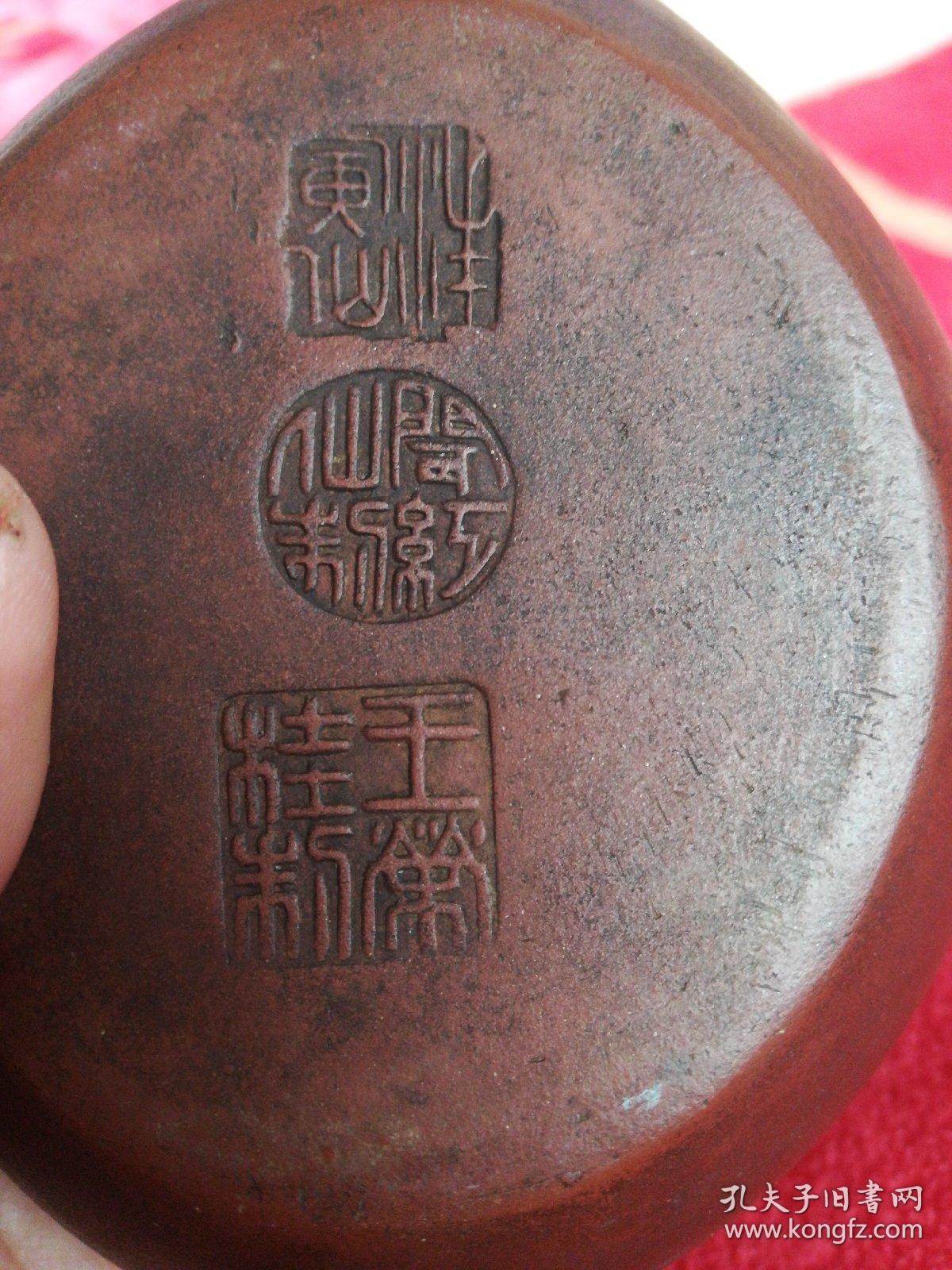 汪寅仙指导闻红仙王桂荣合作制作紫砂提梁一把器型规整手感好印章清晰