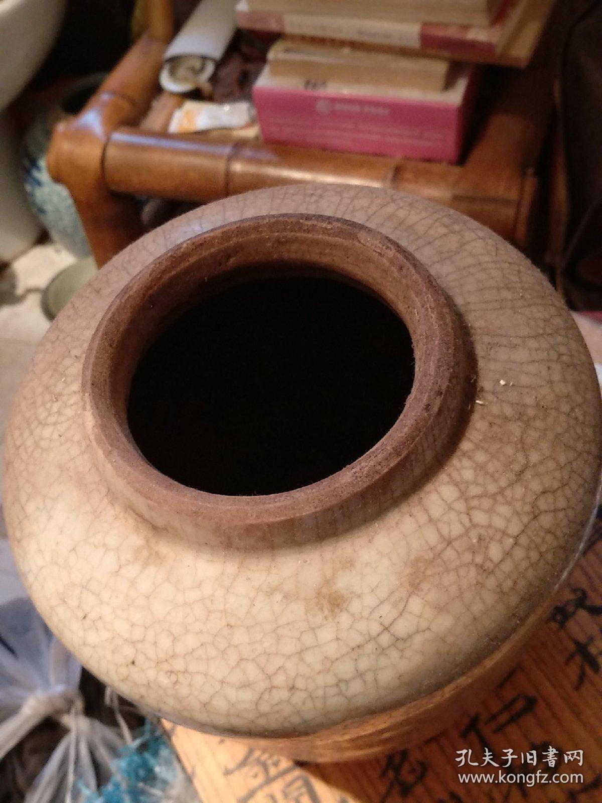 元代哥窑开片青花罐腹接胎品完好通高约20厘米