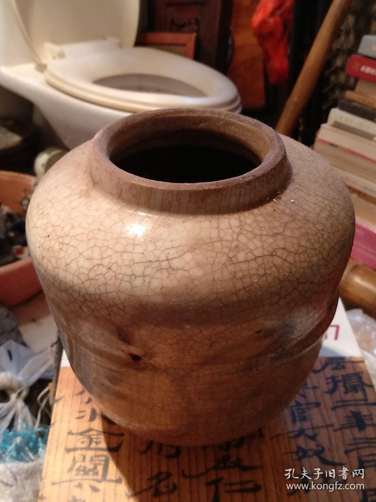 元代哥窑开片青花罐腹接胎品完好通高约20厘米