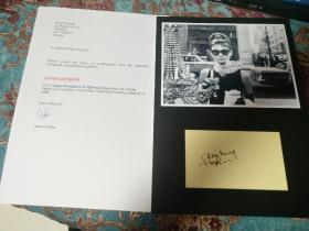 【签名照】奥黛丽·赫本（1929年—1993）亲笔签名卡配电影《蒂芙尼的早餐》剧照一张 （1988年签于瑞士 带证明信）