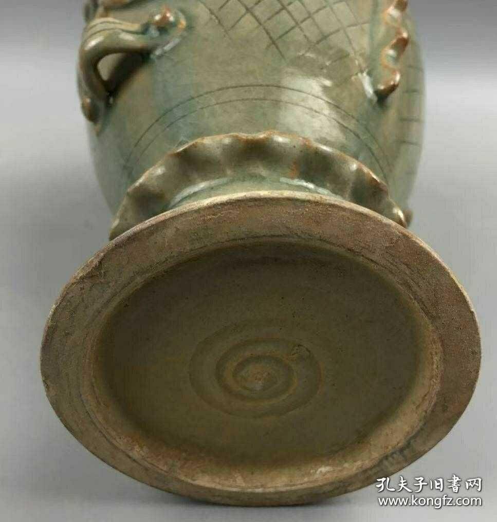 龙泉窑鱼型穿带瓶