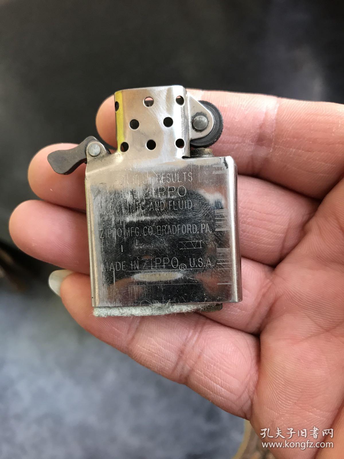 zippo打火机hardyboyzwwf摔跤纪念款1999年生产打火机底部是罗马数字