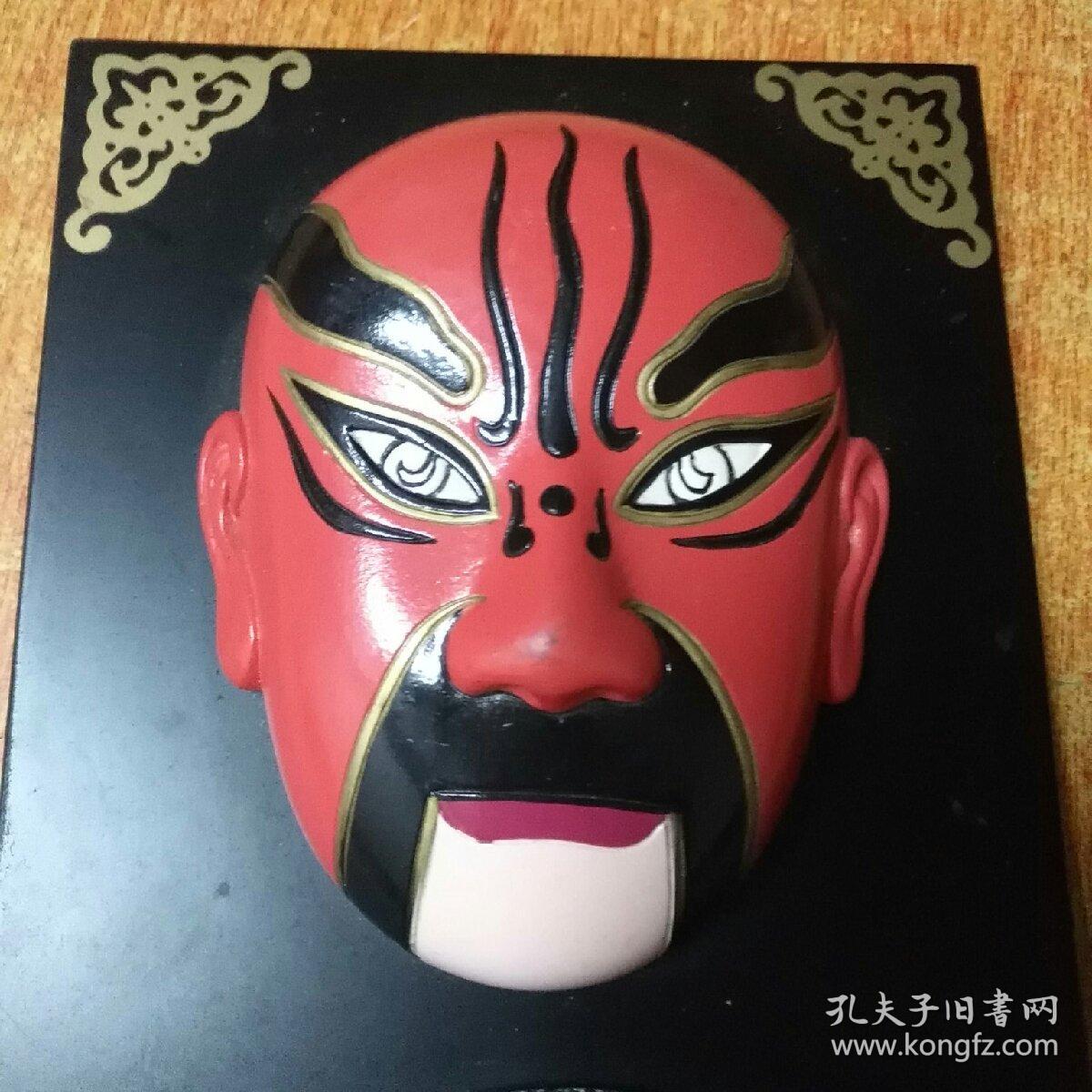 川剧脸谱关羽彩色的在木板上原装