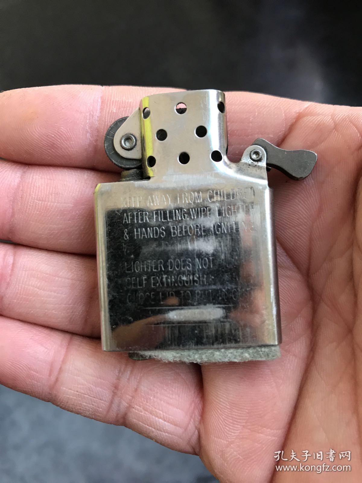 zippo打火机hardyboyzwwf摔跤纪念款1999年生产打火机底部是罗马数字