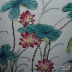 清代乾隆粉彩荷花纹贯耳瓶