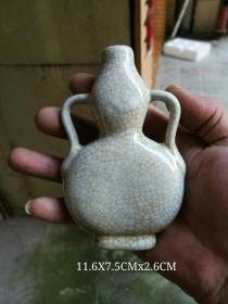 民国时期白瓷双耳丹药瓶