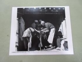 翻拍老照片   中国佛教抗日救国活动历史资料 100号     著名国际共产主义战士白求恩大夫在河北