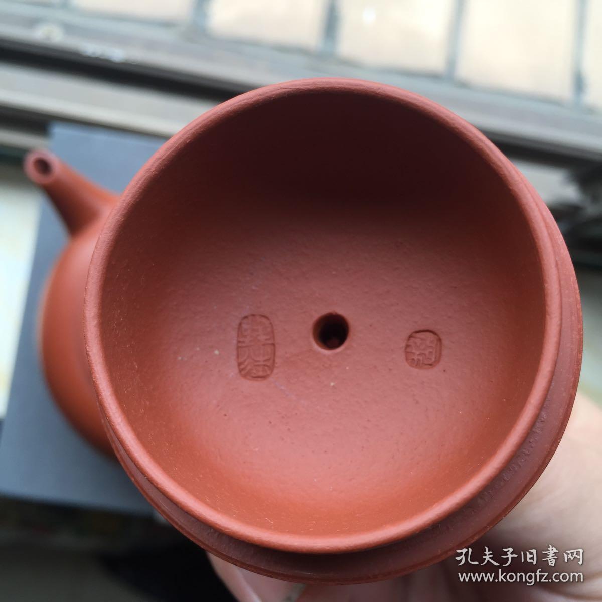 江苏宜兴工艺美术师陆彩琴紫砂壶一把