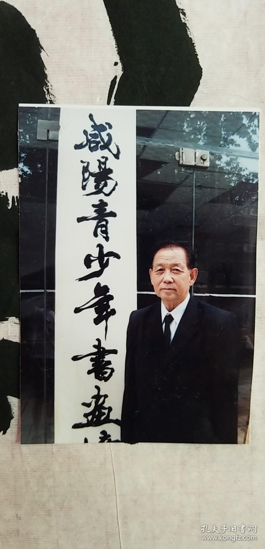 咸阳市书法家协会老年书画诗词研究会老干部书画艺术院会员陕西省书法