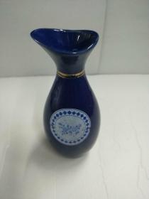 瓷霁蓝釉酒壶