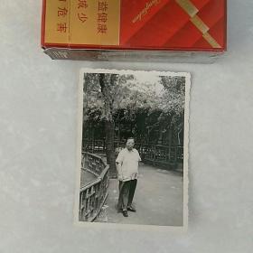 56年摄于上海襄阳公园