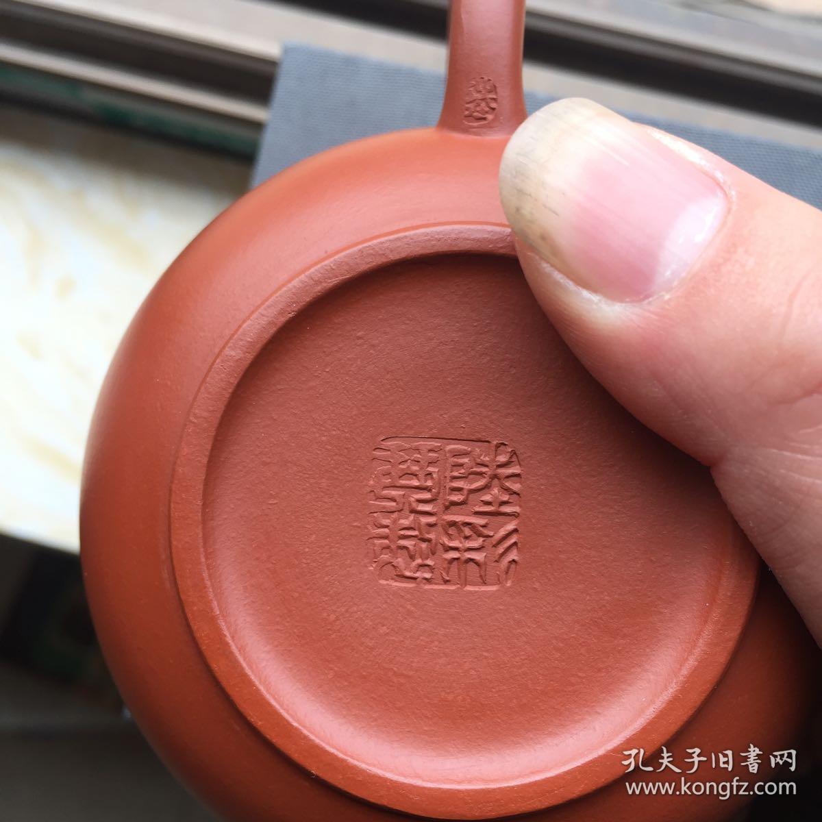 江苏宜兴工艺美术师陆彩琴紫砂壶一把